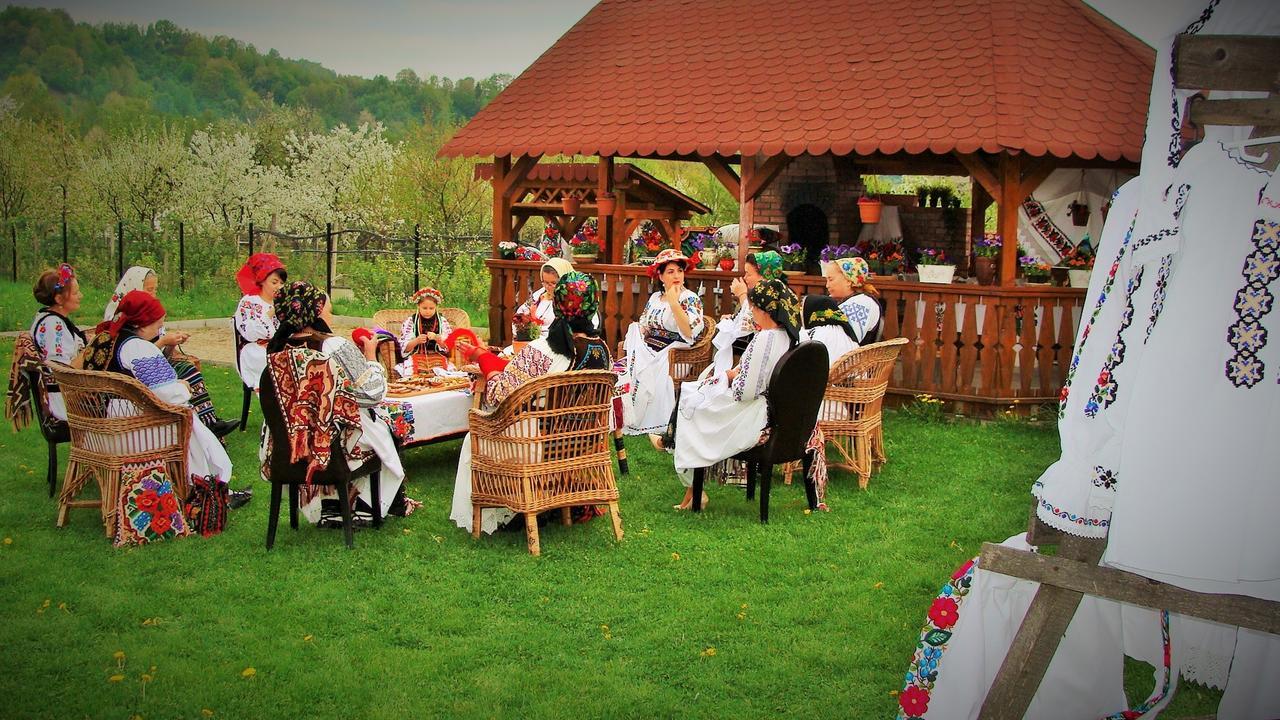 Pensiunea Rares Bistrita Bargaului Luaran gambar
